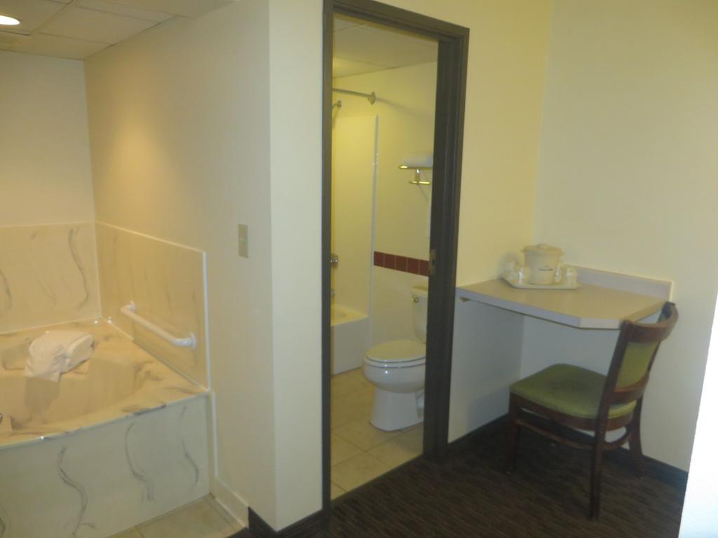 Americinn By Wyndham Rice Lake Extérieur photo
