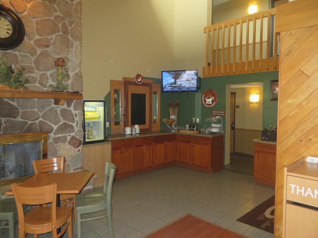 Americinn By Wyndham Rice Lake Extérieur photo